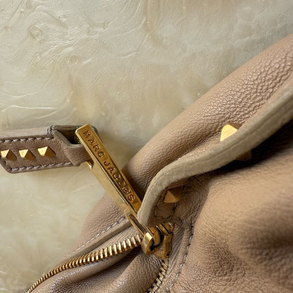 Marc Jacobs Adjustable Nude Leather Backpack With Lock Design - Picture 12 of 13